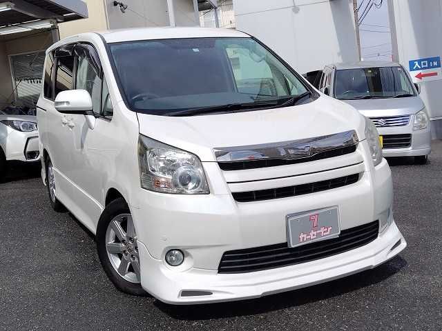 TOYOTA NOAH 2010