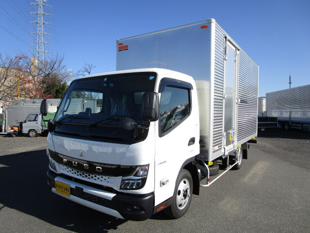 Mitsubishi CANTER 2023