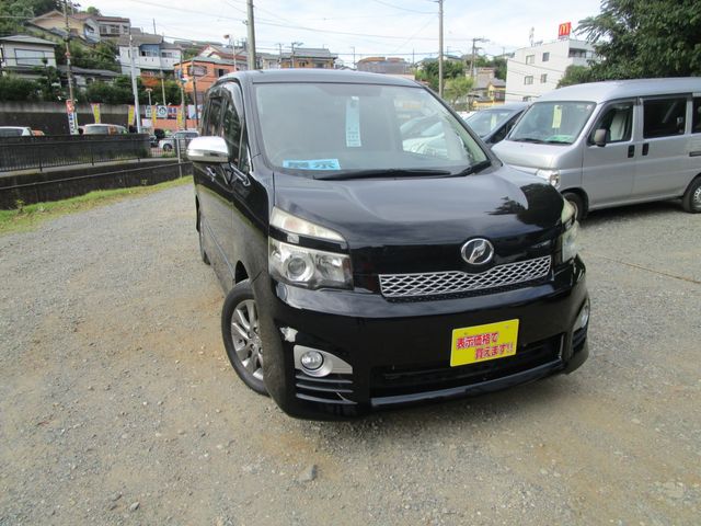 TOYOTA VOXY 2011