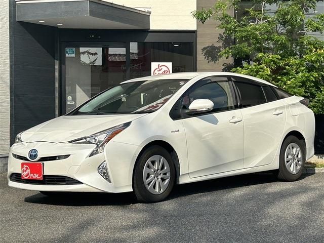 TOYOTA PRIUS 2018