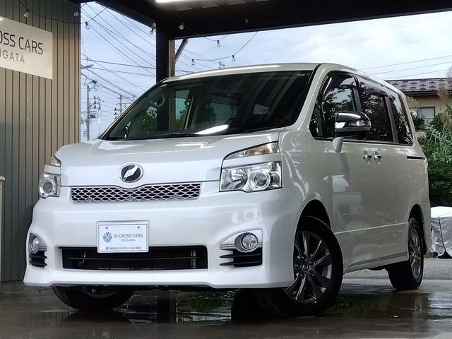 TOYOTA VOXY 4WD 2012