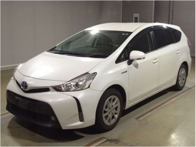 TOYOTA PRIUS ALPHA 2016