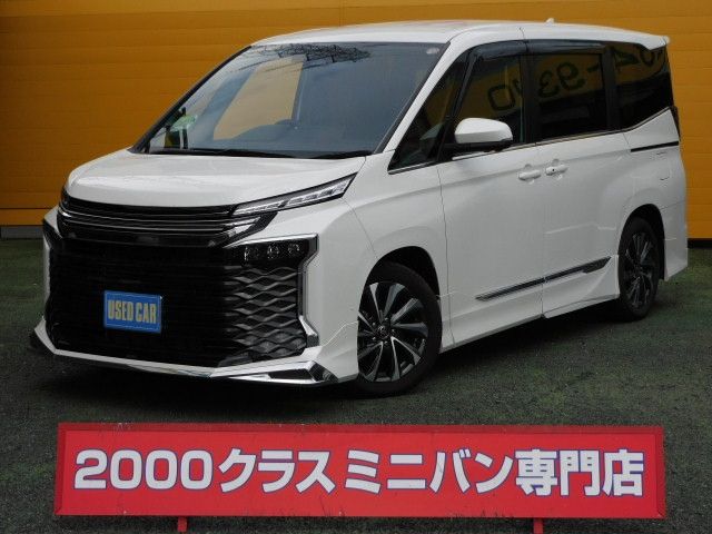 TOYOTA VOXY HYBRID 2023