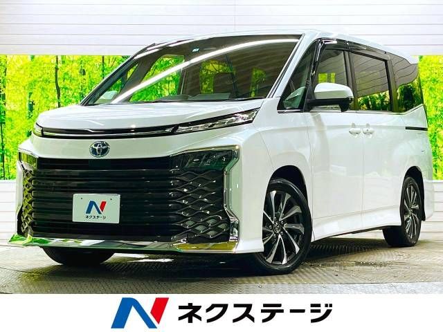 TOYOTA VOXY HYBRID 2022