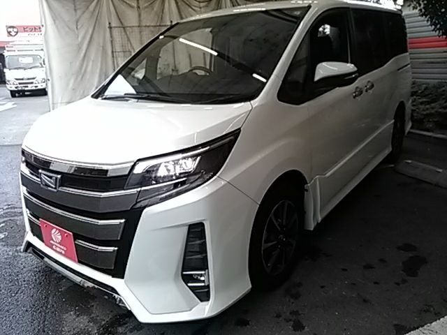 TOYOTA NOAH 2018