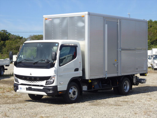 Mitsubishi CANTER 2024