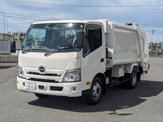 Hino DUTRO 2024