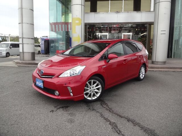 TOYOTA PRIUS ALPHA 2013