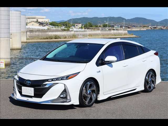 TOYOTA PRIUS PHV 2021