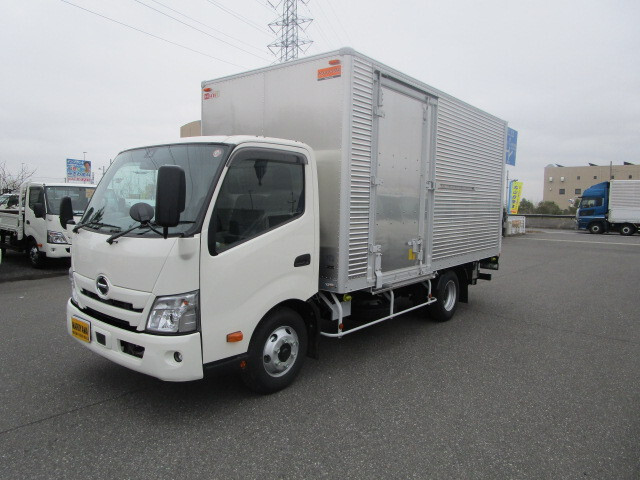 Hino DUTRO 2024