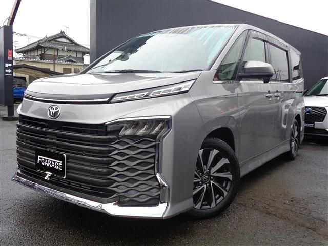 TOYOTA VOXY 2023