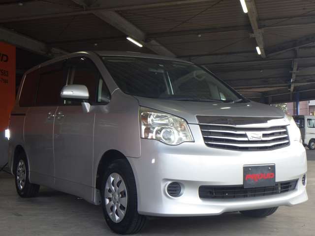 TOYOTA NOAH 2011