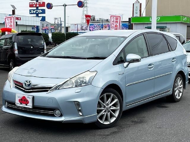 TOYOTA PRIUS ALPHA 2011