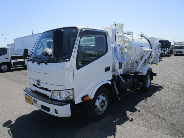 Hino DUTRO 2024