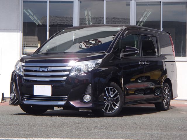 TOYOTA NOAH 2014