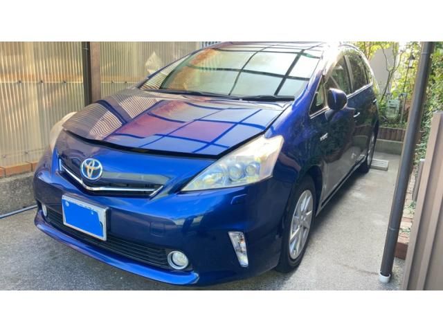 TOYOTA PRIUS ALPHA 2013