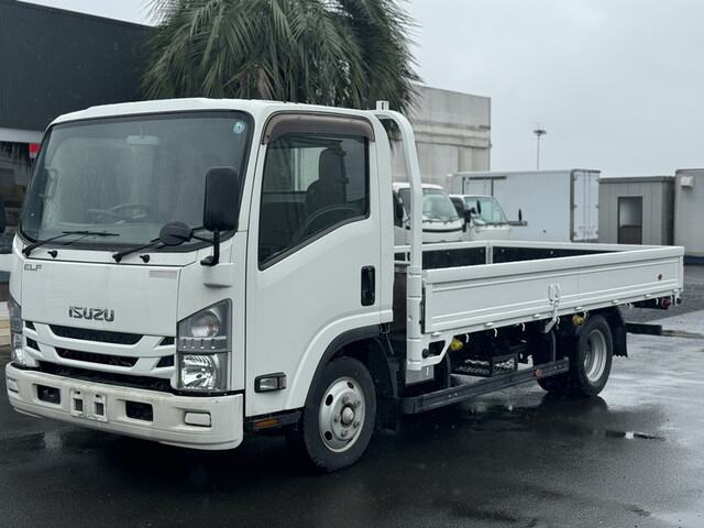 TOYOTA NOAH HYBRID 2016