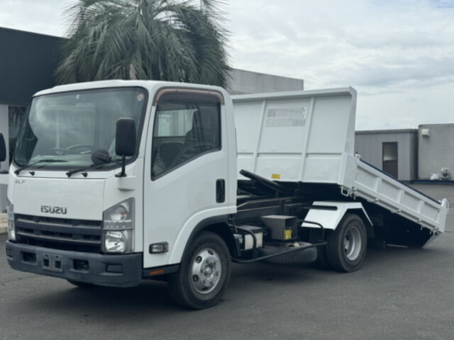 Isuzu ELF 2014