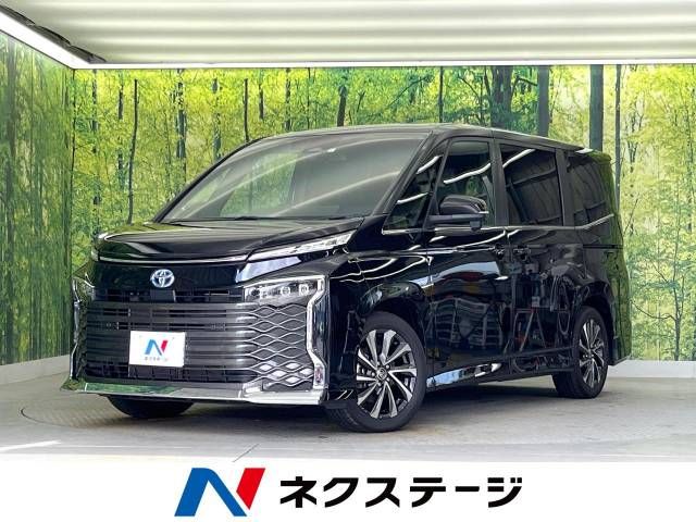 TOYOTA VOXY HYBRID 2023