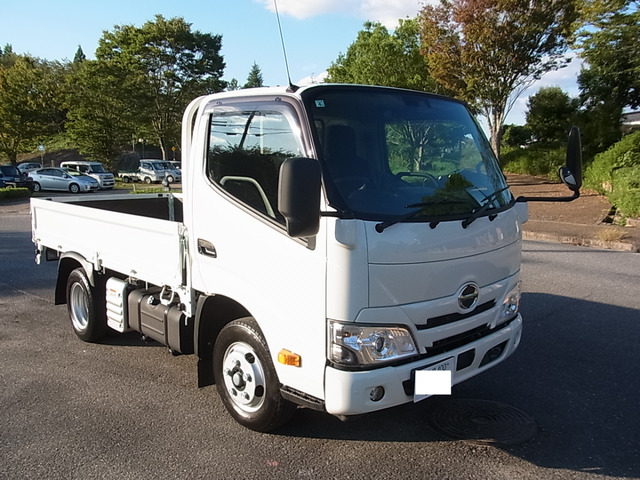 Hino DUTRO 2024