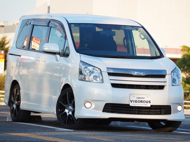 TOYOTA NOAH 2008