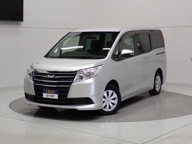 TOYOTA NOAH 2017