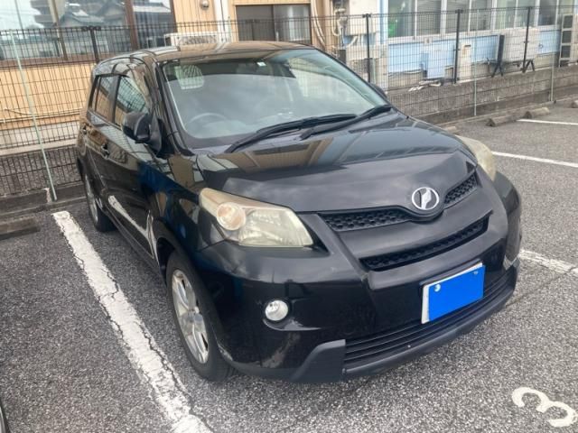 TOYOTA IST 2010