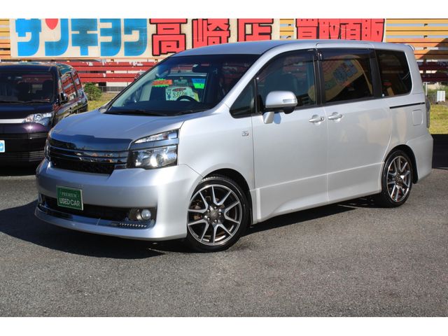 TOYOTA VOXY 2013