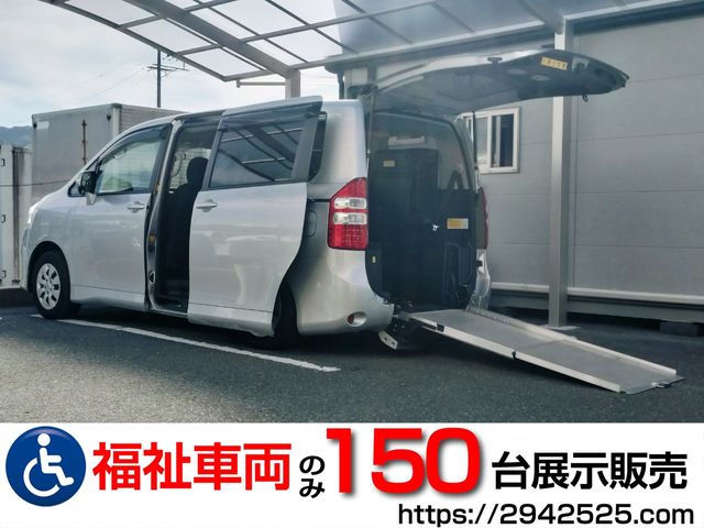 TOYOTA NOAH 2013