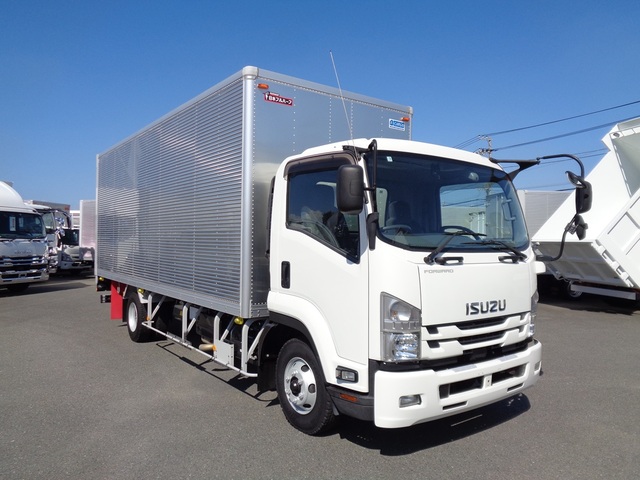 Isuzu FORWARD 2020