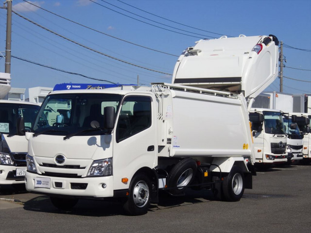 Hino DUTRO 2023