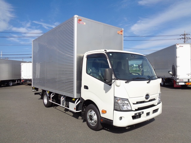 Hino DUTRO 2024