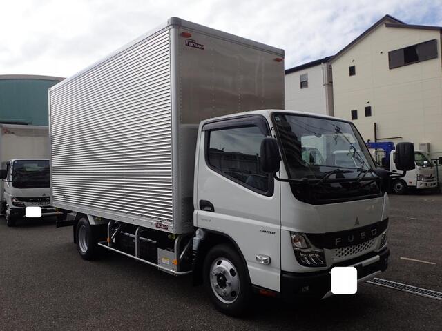 Mitsubishi CANTER 2024