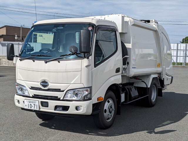 Hino DUTRO 2024