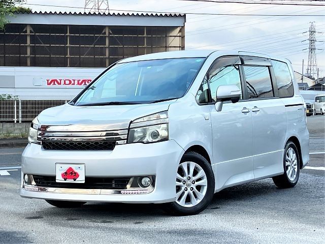 TOYOTA VOXY 2012