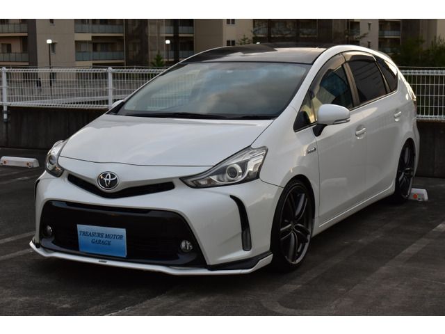 TOYOTA PRIUS ALPHA 2011