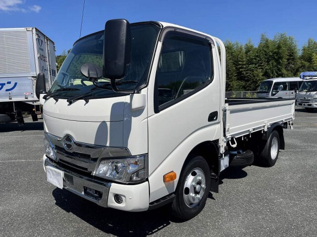 Hino DUTRO 2024