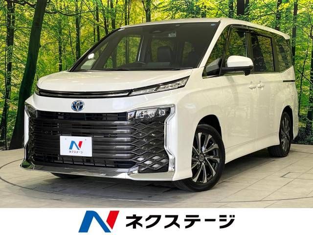 TOYOTA VOXY HYBRID 2022