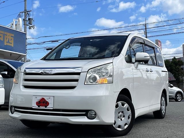 TOYOTA NOAH 2010