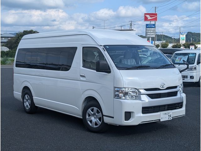 TOYOTA HIACE COMMUTER 2024