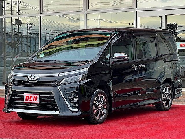 TOYOTA VOXY 2019