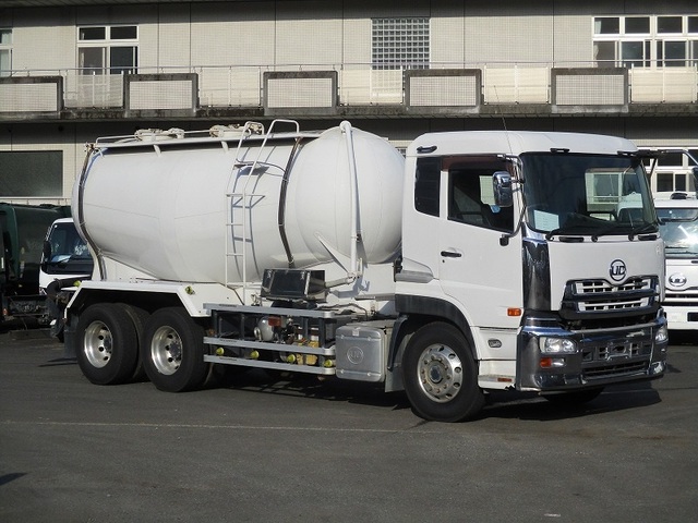 UD Trucks QUON 2013