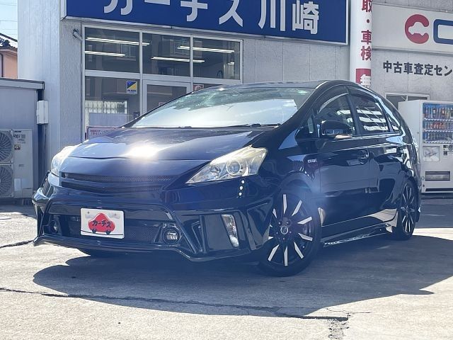 TOYOTA PRIUS ALPHA 2013