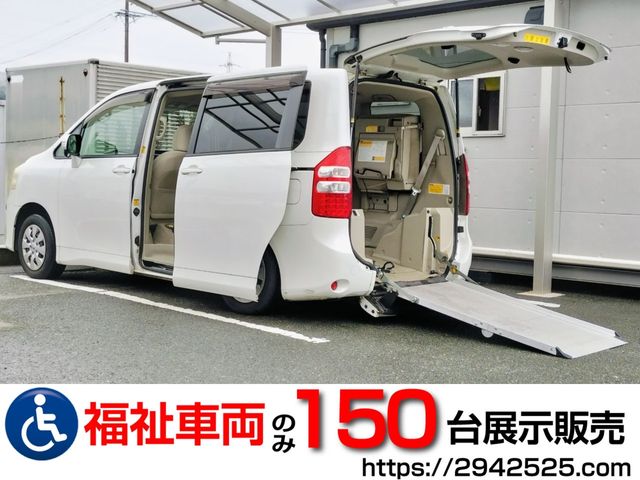 TOYOTA NOAH 4WD 2013