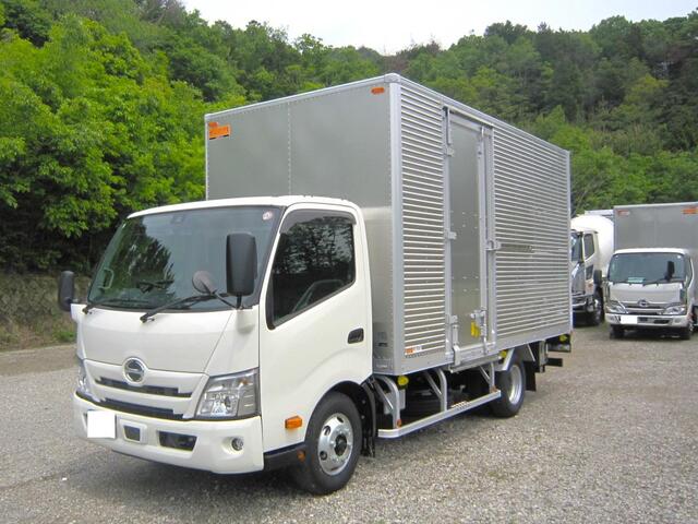 Hino DUTRO 2024