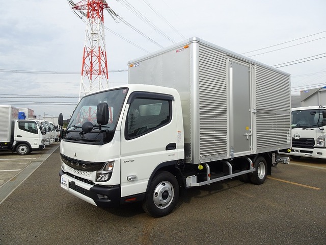 Mitsubishi CANTER 2024