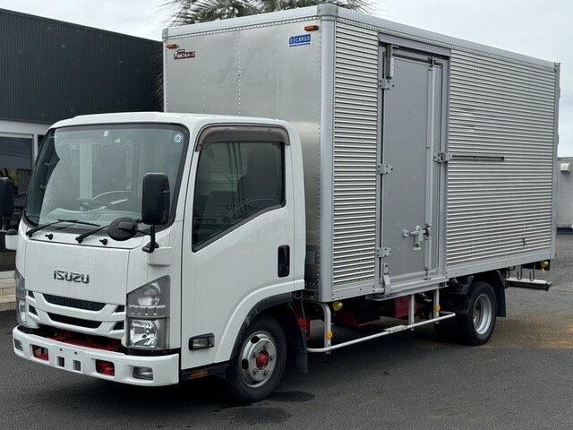 Isuzu ELF 2017