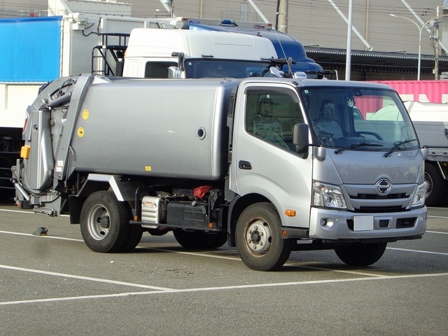 Hino DUTRO 2021