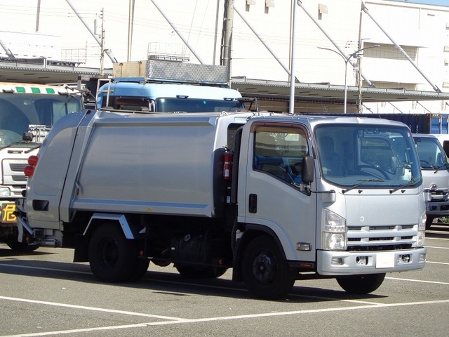 Isuzu ELF 2012