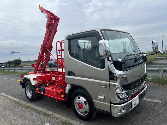 Mitsubishi CANTER 2024